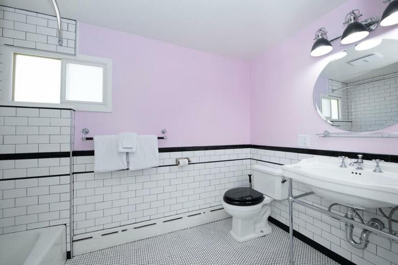 Royal 7 Budget Inn Motel