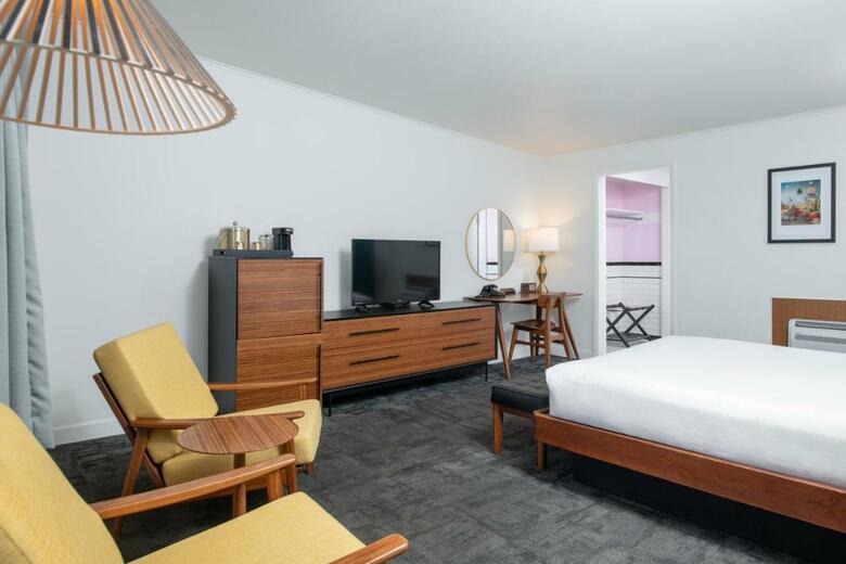 Royal 7 Budget Inn Motel