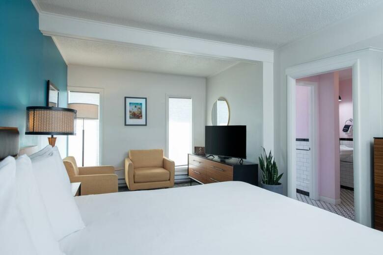 Royal 7 Budget Inn Motel