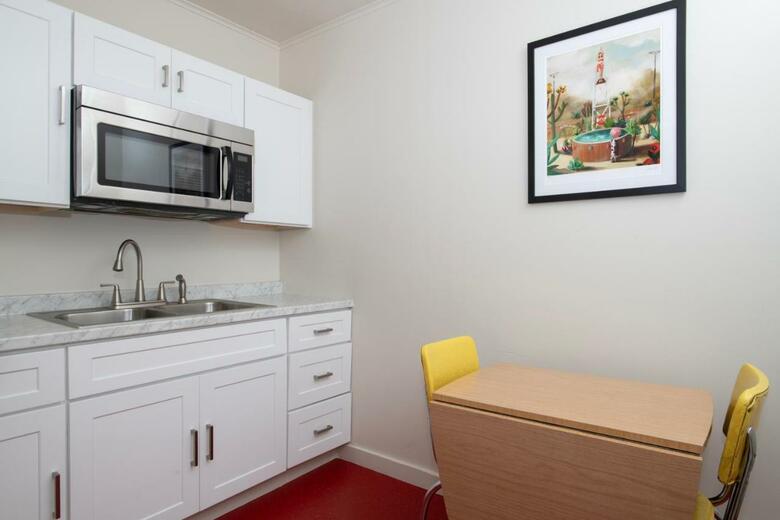 Royal 7 Budget Inn Motel