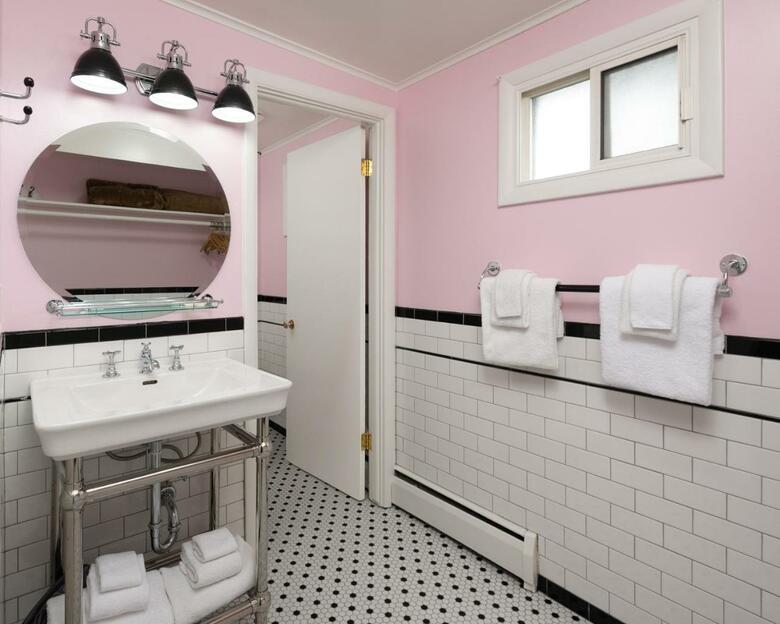 Royal 7 Budget Inn Motel