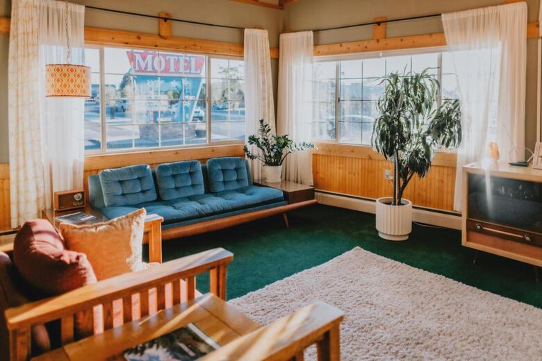 Royal 7 Budget Inn Motel