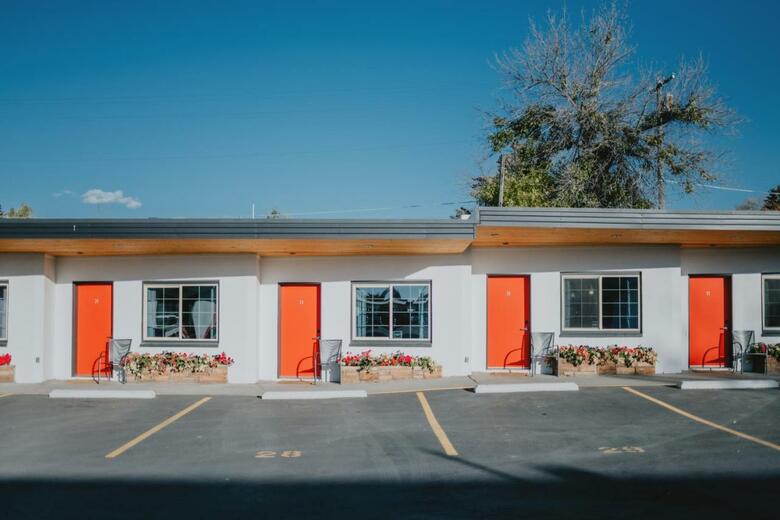 Royal 7 Budget Inn Motel