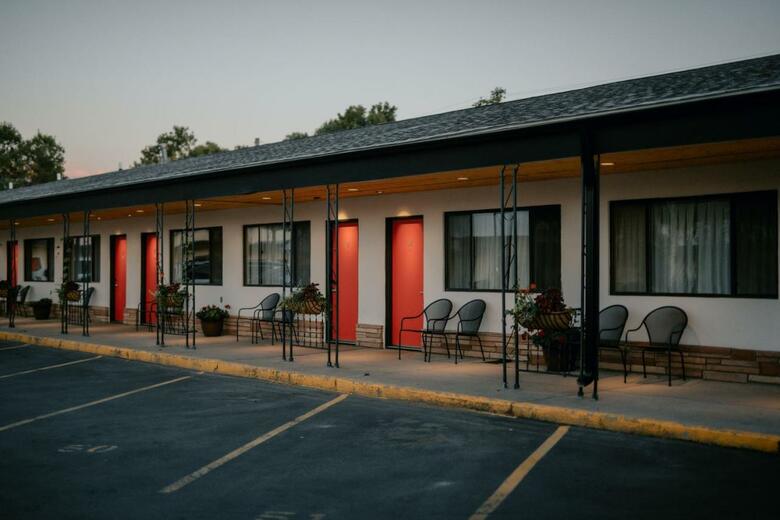 Royal 7 Budget Inn Motel