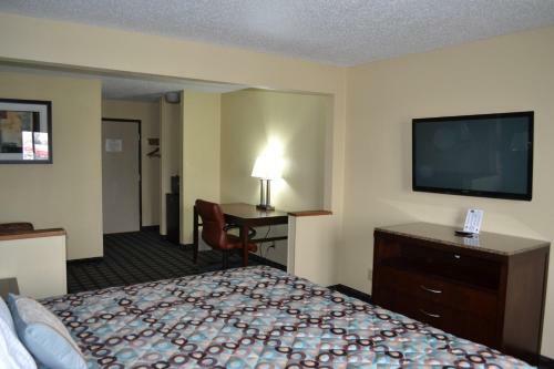 Hotel Countryside Inn & Suites