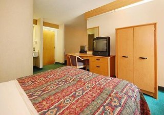 Motel Sleep Inn & Suites Airport