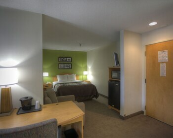 Motel Sleep Inn & Suites Airport