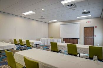 Holiday Inn Express Hotel & Suites North Platte