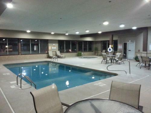 Hotel Country Inn & Suites Sidney