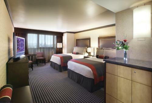 Cactus Petes Resort & Horseshu Hotel