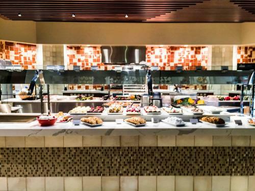 Cactus Petes Resort & Horseshu Hotel