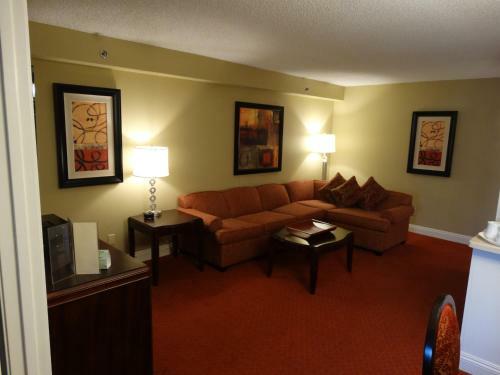 Aparthotel Suites At Jockey Club