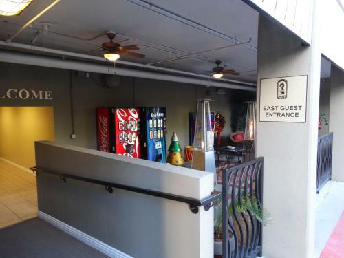 Aparthotel Suites At Jockey Club