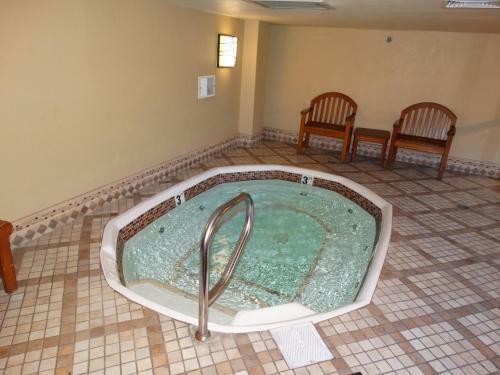 Aparthotel Suites At Jockey Club