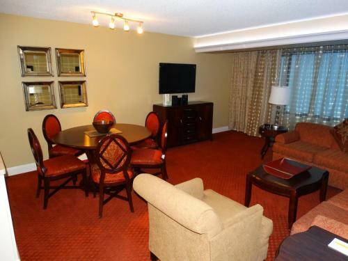 Aparthotel Suites At Jockey Club