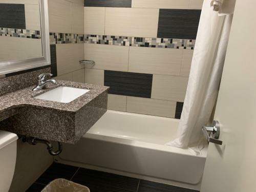 Hotel Red Carpet Inn Elmwood