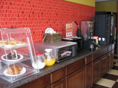 Hotel Town House Inn And Suites