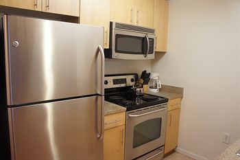 Apartamento Furnished Quarters At Grove Pointe