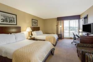 Wyndham Garden Hotel Newark Airport