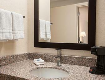 Hotel Super 8 Rahway Newark