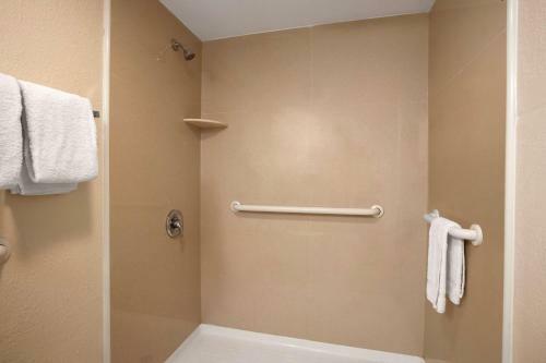 Hotel Super 8 Rahway Newark