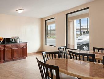 Hotel Super 8 Rahway Newark