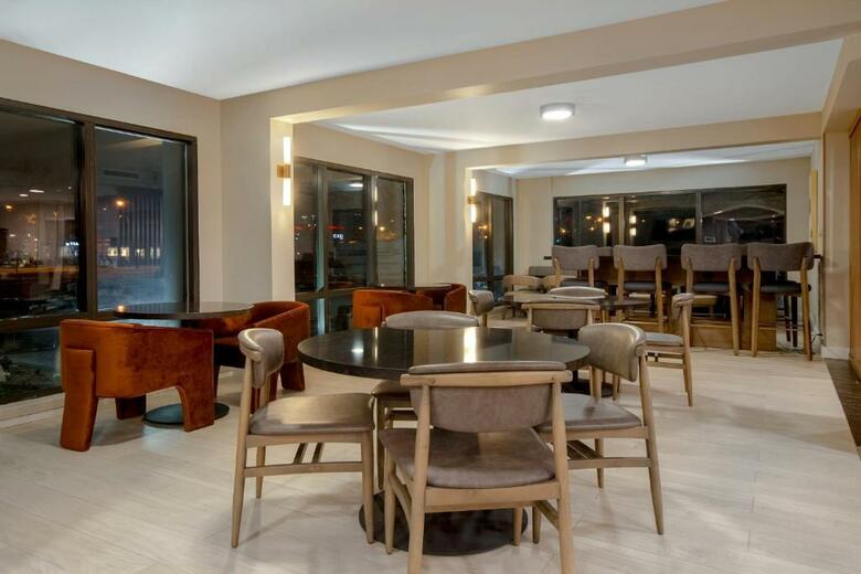 Hotel Meadowlands River Inn