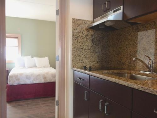 Ala Moana Motel & Suites