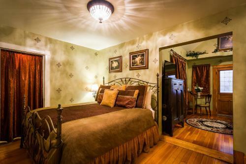 Downtown Historic Bed & Breakfast