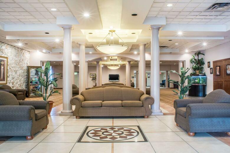 Clarion Hotel Palm Island Indoor Waterpark