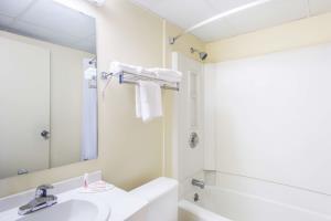Hotel Super 8 Liverpool/ Syracuse Area