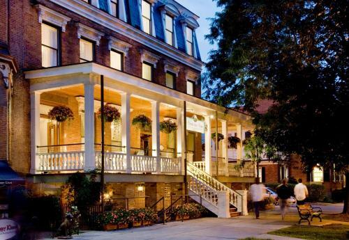 Hotel Saratoga Arms