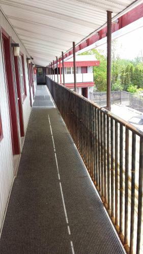 Happy Journey Motel