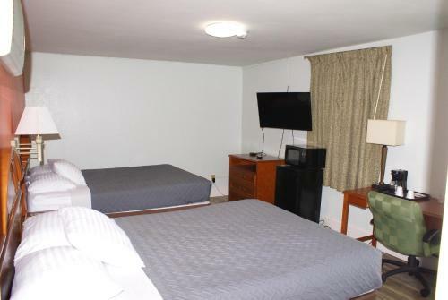 Whispering Pines Motel - Asheville
