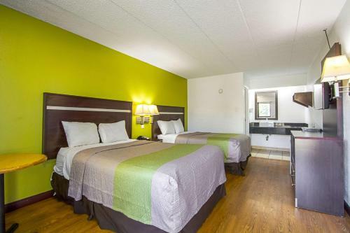 Motel Charlotte Plaza Inn