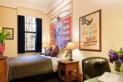 Bed & Breakfast Chelsea Pines Inn