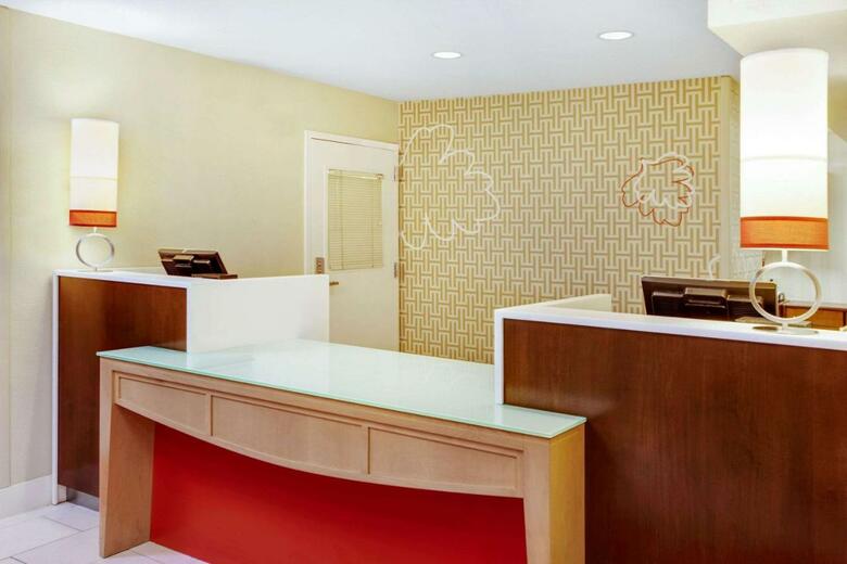 Hotel Hawthorn Suites By Wyndham Greensboro