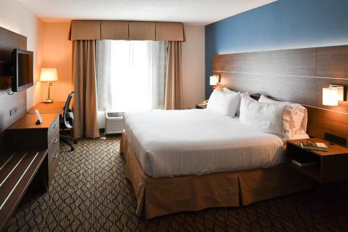 Holiday Inn Express Hotel & Suites - Concord