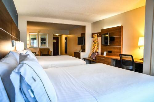 Holiday Inn Express Hotel & Suites - Concord