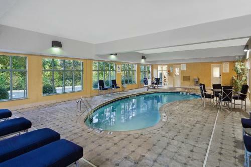 Holiday Inn Express Hotel & Suites - Concord