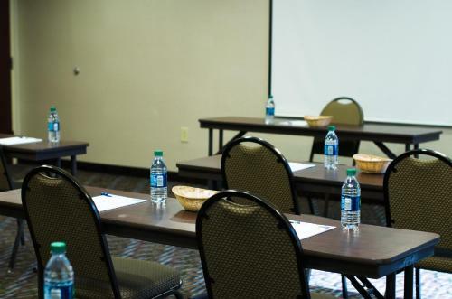 Holiday Inn Express Hotel & Suites - Concord