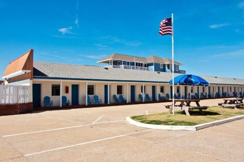 Dolphin Oceanfront Motel - Nags Head