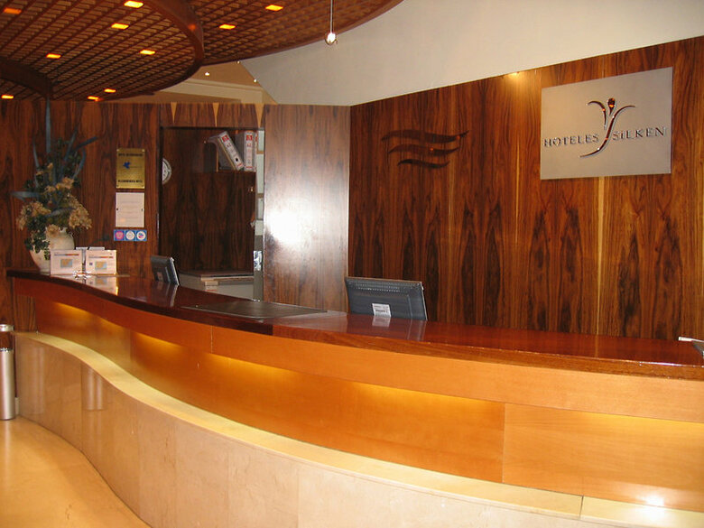 Hotel Silken Luis De Le�n