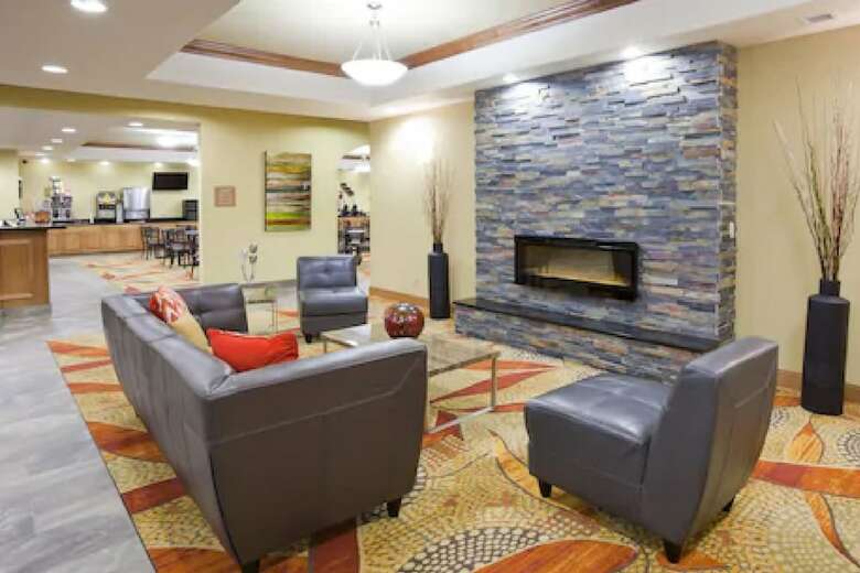 Hotel Expressway Suites Of Grand Forks