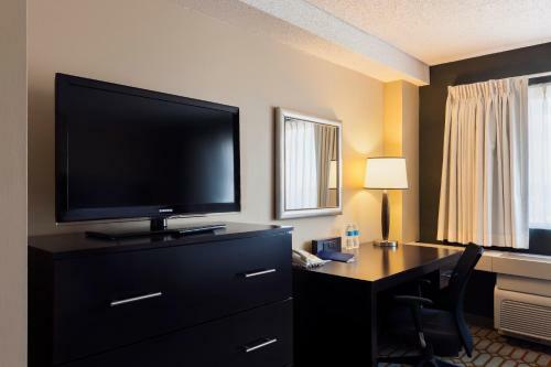 Hotel Ramada Plaza And Suites - Fargo