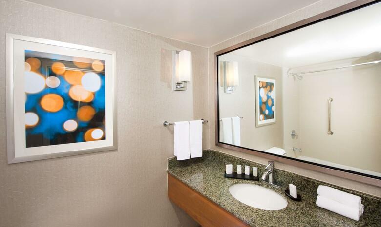 Hotel Embassy Suites By Hilton Cincinnati Northeast - Blue Ash