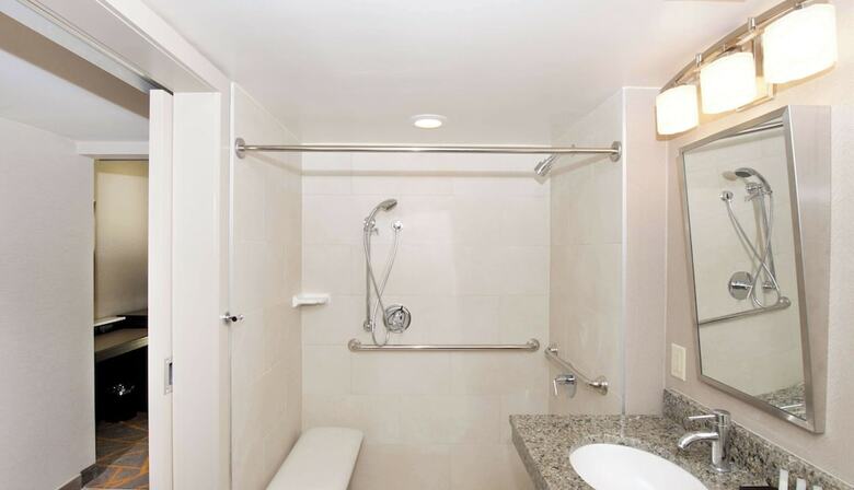 Hotel Embassy Suites By Hilton Cincinnati Northeast - Blue Ash