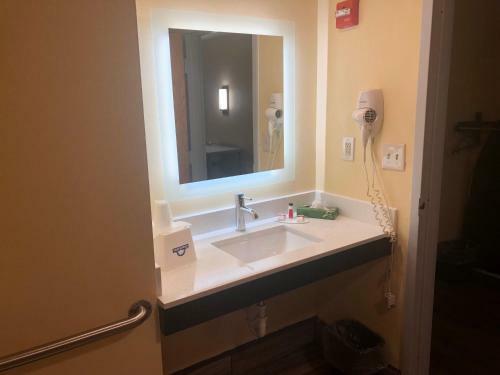Posada Days Inn Grove City