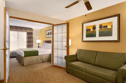 Hotel Country Inn & Suites Marion