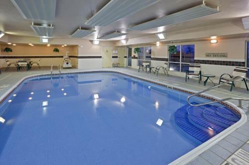 Hotel Country Inn & Suites Marion